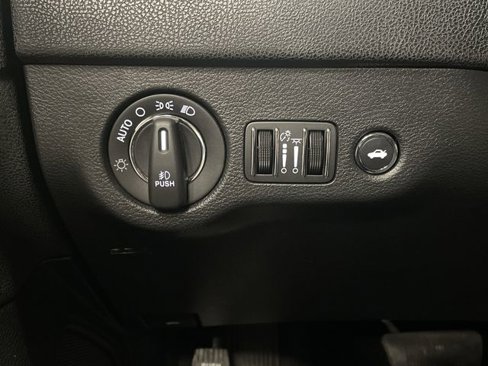 Used 2021 Chrysler 300 Touring L image 23