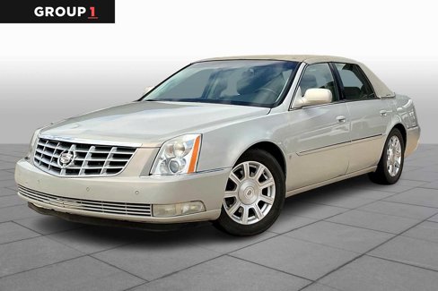 Used 2008 Cadillac DTS w/ Trunk Convenience Package image 1
