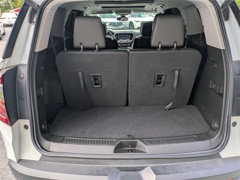 Used 2022 GMC Acadia AT4 w/ Technology Package image 11