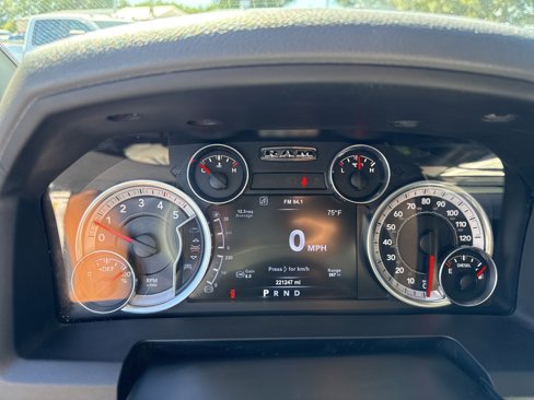 Used 2015 RAM 3500 SLT w/ Luxury Group image 18