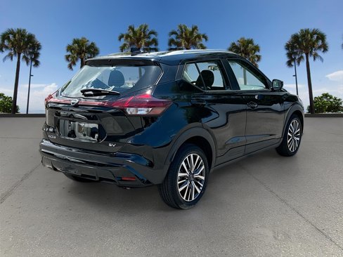 Certified 2024 Nissan Kicks SV image 5