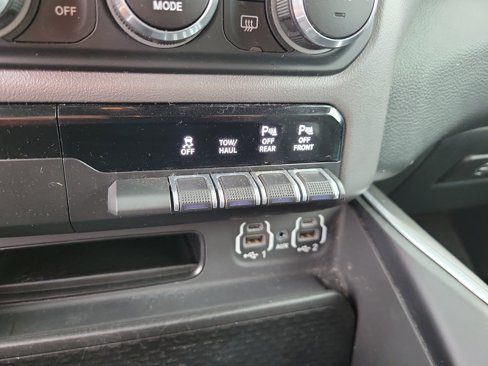 Used 2021 RAM 1500 Big Horn image 24