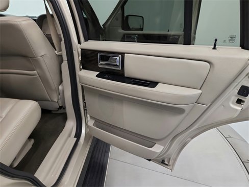 Used 2017 Lincoln Navigator Select image 39