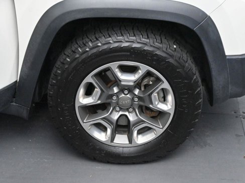 Used 2019 Jeep Cherokee Trailhawk image 33