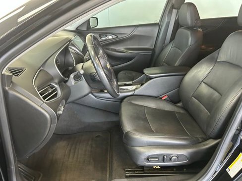 Used 2018 Chevrolet Malibu Premier w/ Driver Confidence Package image 17