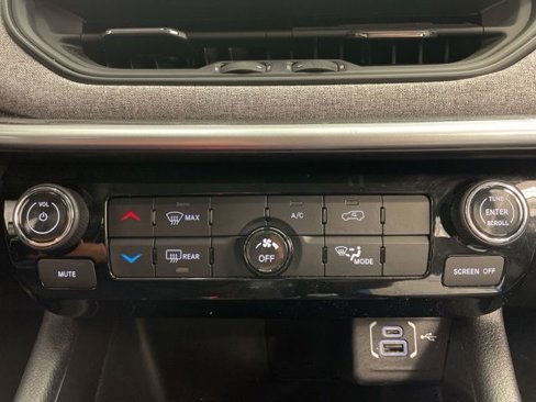 Used 2022 Jeep Compass Latitude image 19
