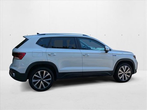Used 2022 Volkswagen Taos SE image 4