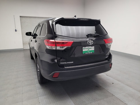 Used 2017 Toyota Highlander XLE image 6