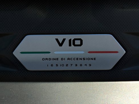 Used 2020 Lamborghini Huracan EVO image 12