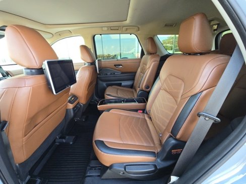 Used 2022 Nissan Pathfinder Platinum w/ Cargo Package image 14