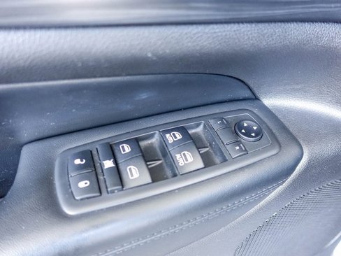 Used 2019 Jeep Grand Cherokee Altitude image 26