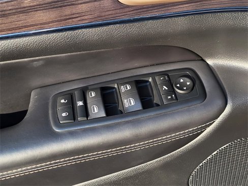 Used 2017 Jeep Grand Cherokee Overland image 11