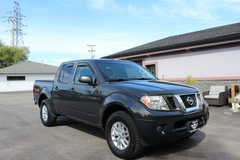 Used 2015 Nissan Frontier SV image 1