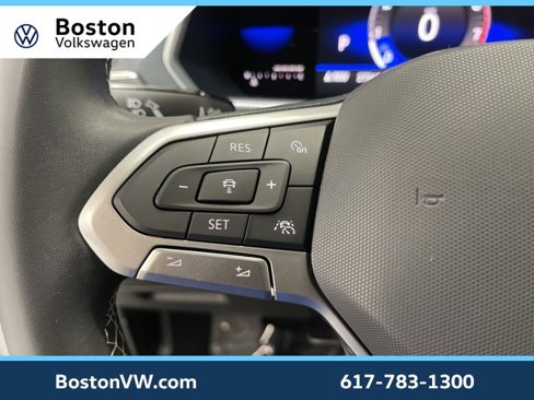 Used 2022 Volkswagen Tiguan SE w/ Panoramic Sunroof Package image 11