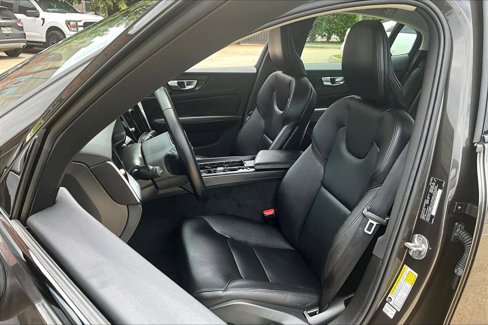 Certified 2025 Volvo S60 B5 Core image 31