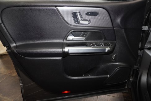 Used 2021 Mercedes-Benz GLB 250 4MATIC image 18