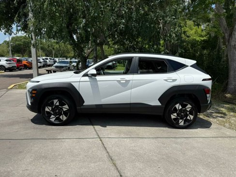 Used 2024 Hyundai Kona SEL image 2
