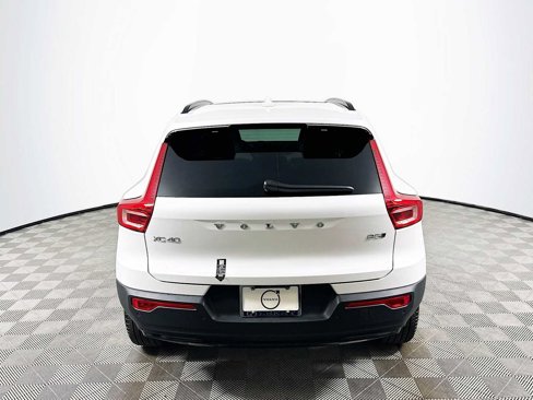 Used 2025 Volvo XC40 B5 Plus w/ Climate Package image 6