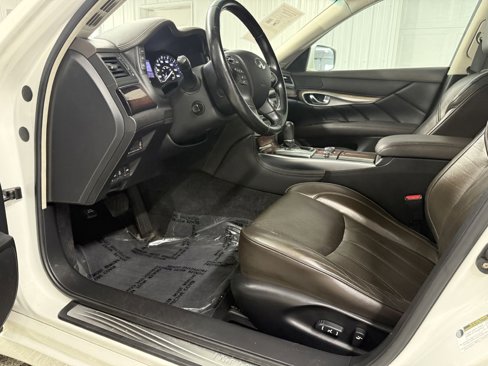 Used 2011 INFINITI M56 x w/ Deluxe Touring Pkg image 9