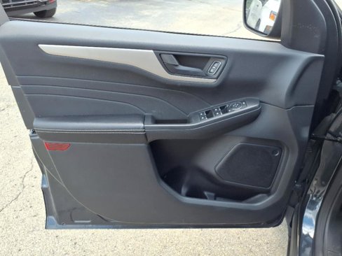 Used 2022 Ford Escape SE w/ Cold Weather Package image 12
