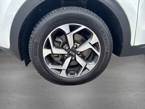 Used 2020 Kia Sportage LX image 12