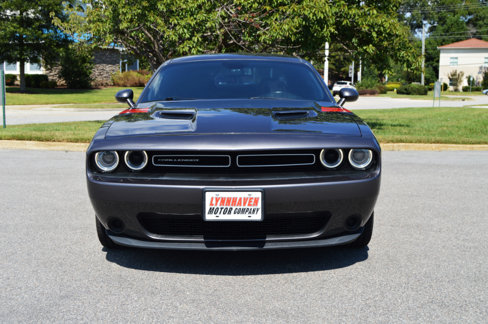 Used 2019 Dodge Challenger SXT image 16