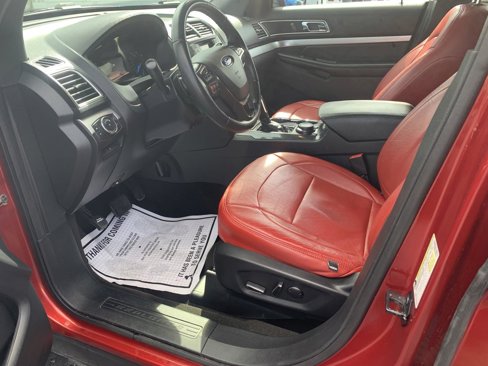 Used 2017 Ford Explorer XLT image 14