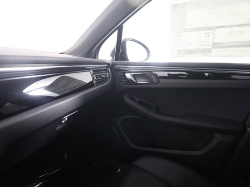 New 2025 Porsche Macan image 14