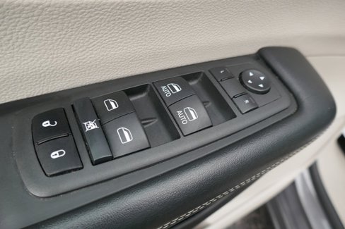 Used 2021 Chrysler Pacifica Touring-L image 29