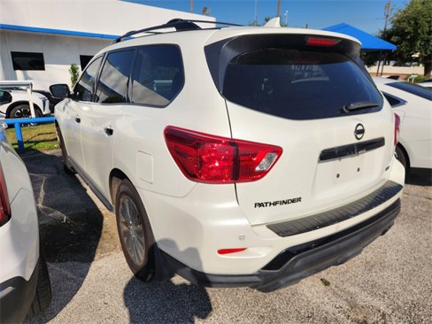 Used 2020 Nissan Pathfinder SV image 4