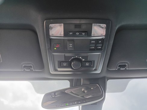 Used 2023 Toyota Tacoma TRD Off-Road image 27