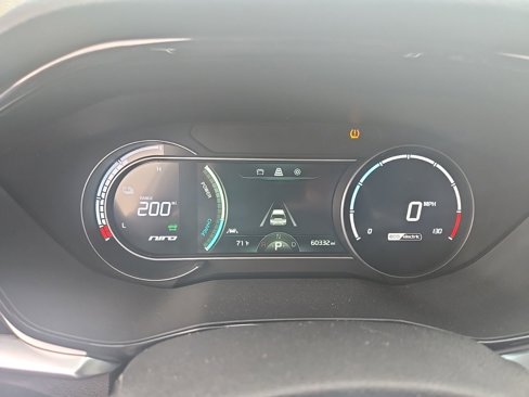 Used 2022 Kia Niro EX image 2