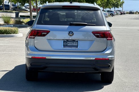 Used 2024 Volkswagen Tiguan SE image 5