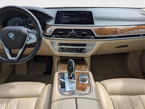 Used 2017 BMW 750i xDrive image 18