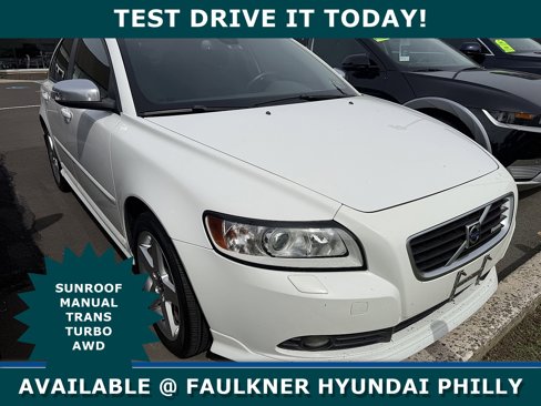 Used 2010 Volvo S40 T5 R-Design image 1