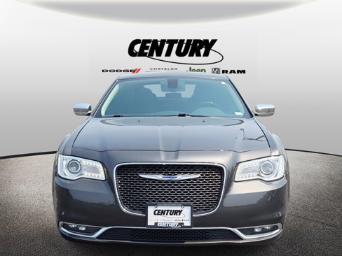 Used 2017 Chrysler 300 C image 9