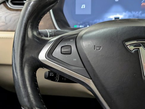 Used 2016 Tesla Model X 75D image 32