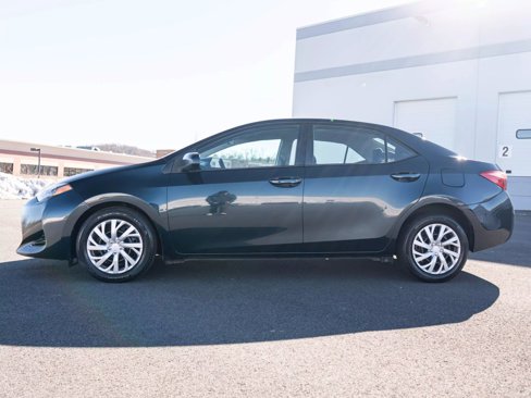 Used 2018 Toyota Corolla LE image 3
