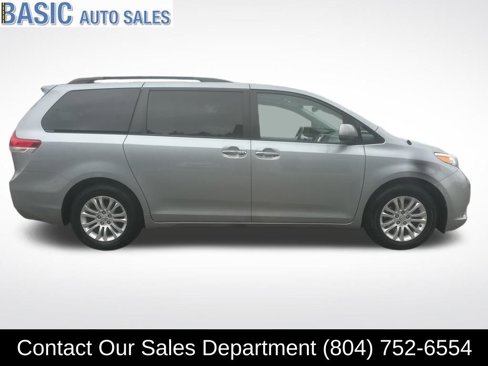Used 2014 Toyota Sienna XLE image 5
