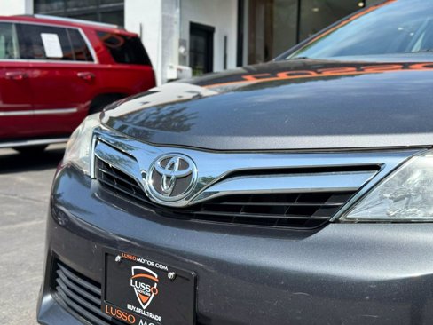 Used 2012 Toyota Camry L image 27