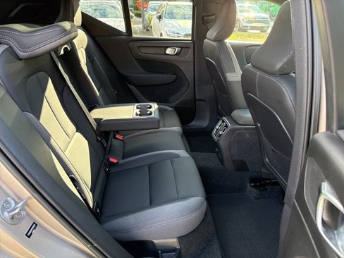 Certified 2023 Volvo XC40 Recharge Ultimate image 19