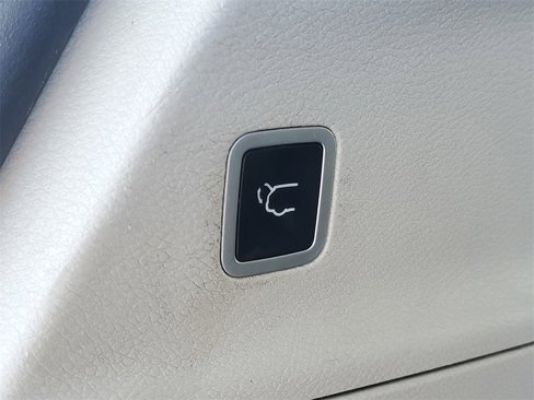 Used 2017 Chrysler Pacifica Touring-L image 9