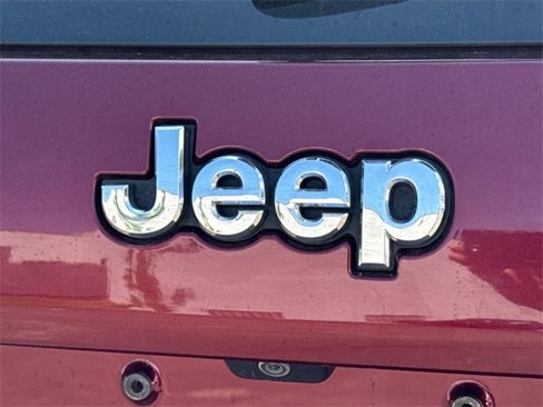 Certified 2019 Jeep Cherokee Latitude Plus w/ Cold Weather Group image 7