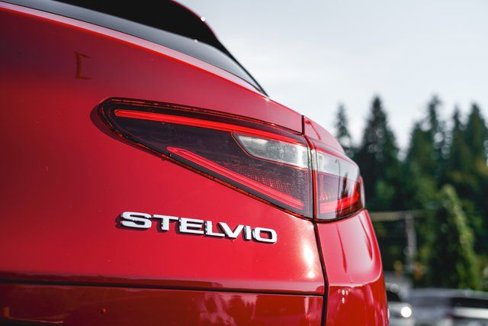 Used 2022 Alfa Romeo Stelvio Veloce image 4