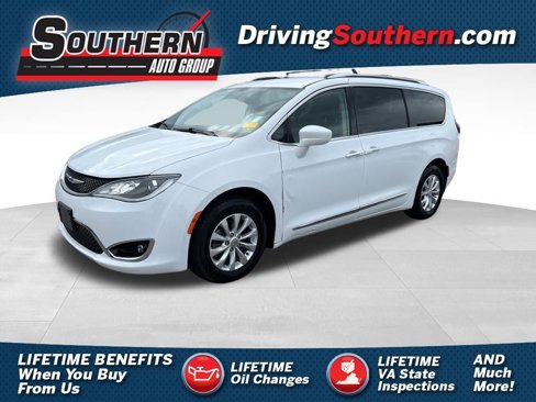 Used 2019 Chrysler Pacifica Touring-L image 1