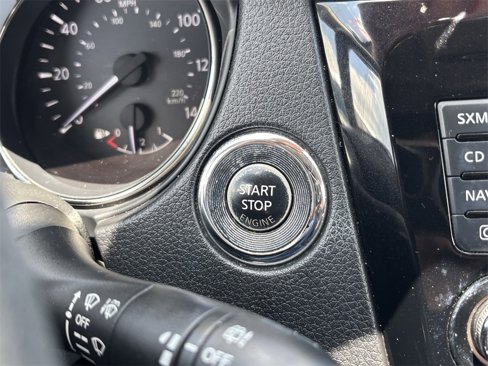 Used 2016 Nissan Rogue SV image 31