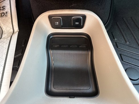 Used 2021 Chrysler Voyager Lxi image 21