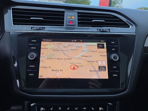 Used 2018 Volkswagen Tiguan SEL image 53