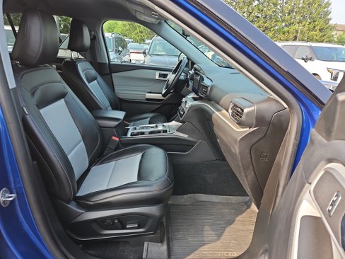 Certified 2022 Ford Explorer XLT w/ Equipment Group 202A image 13