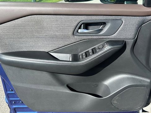 Used 2023 Nissan Rogue SV image 17